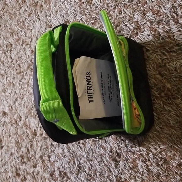 10S3.  Skylander thermos lunchbox - Picture 2 of 2